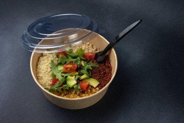 Lezzetli yemek servisi. Kapat.