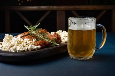 Lokantada nefis et yemeği. 