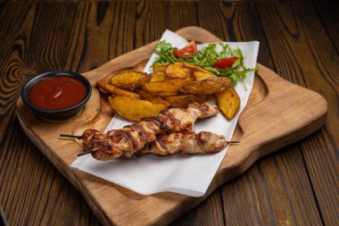 Lokantada nefis et yemeği. 