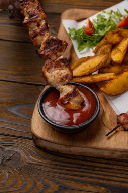 Lokantada nefis et yemeği. 