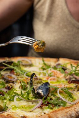 Lokantada nefis İtalyan pizzası