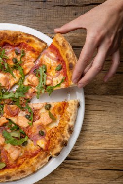 Lokantada nefis İtalyan pizzası