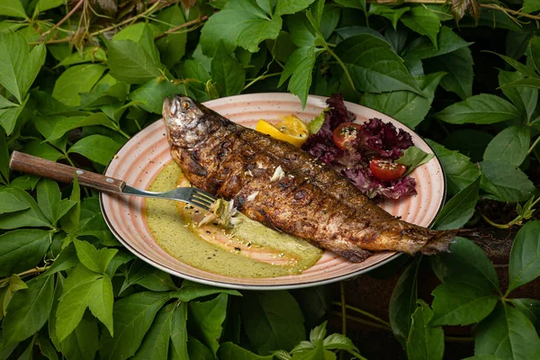 Mâncare Delicioasă Pește Într Restaurant — Fotografie, imagine de stoc