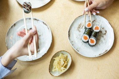 Japon mutfağı. Türlü çeşit rulo.. 