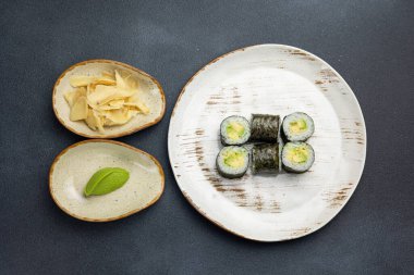 Lezzetli ve sağlıklı vejetaryen dürümleri, Japon mutfağı. Yakın plan. 