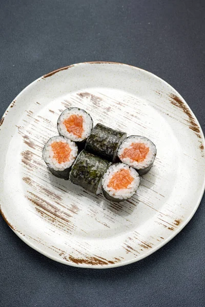 Delicious Roll Salmon Japanese Cuisine Black Background Close — Stock Photo, Image