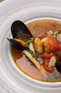 Lokantadaki şeften lezzetli bir çorba.