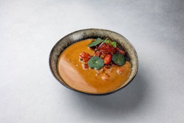 Lokantadaki şeften lezzetli bir çorba.