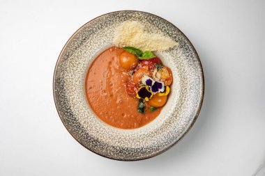 Lokantadaki şeften lezzetli bir çorba.