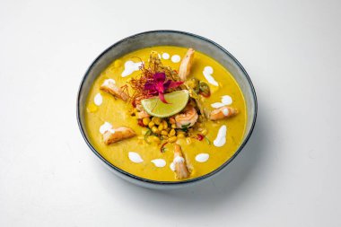 Lokantadaki şeften lezzetli bir çorba.