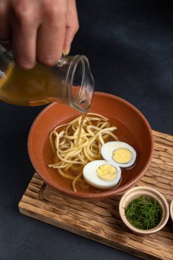 Lokantadaki şeften lezzetli bir çorba.