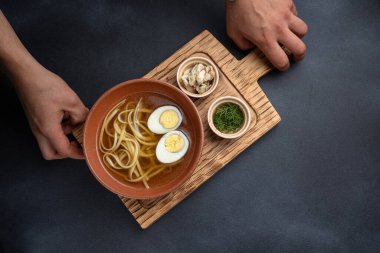 Lokantadaki şeften lezzetli bir çorba.