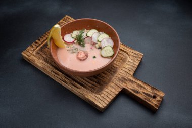 Lokantadaki şeften lezzetli bir çorba.