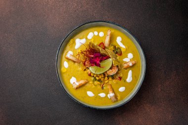 Restoranda nefis bir çorba. Yakın plan.