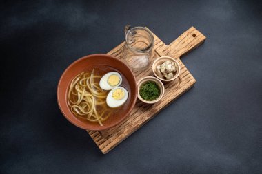 Restoranda nefis bir çorba. Yakın plan.