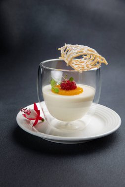 Lokantadaki lezzetli tatlılar. Kapat.  