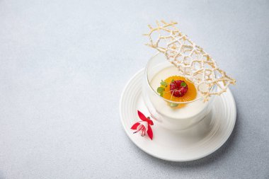 Lokantadaki lezzetli tatlılar. Kapat.  