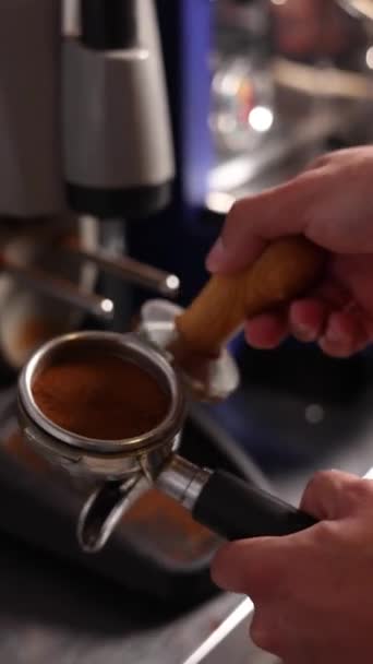 Barista Prepara Delicioso Café — Vídeo de stock