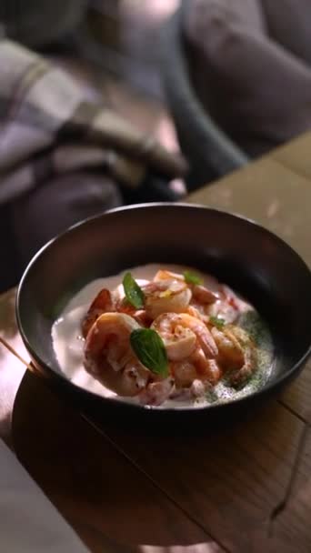 Lahodné Krevety Vařené Restauraci — Stock video