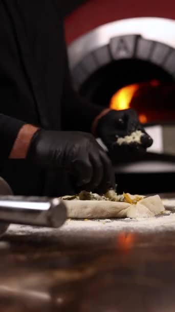 Kuchař Vaří Lahodné Khachapuri Restauraci — Stock video