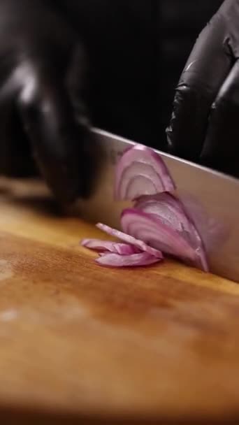 厨师在餐馆里烹调美味的卡查普利 — 图库视频影像