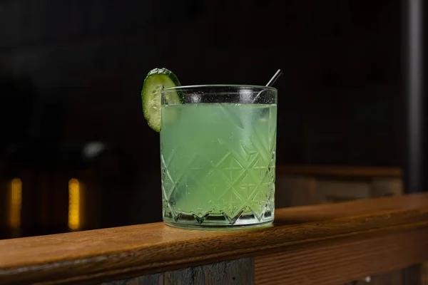 stock image Alcoholic cocktail prepared by bartender