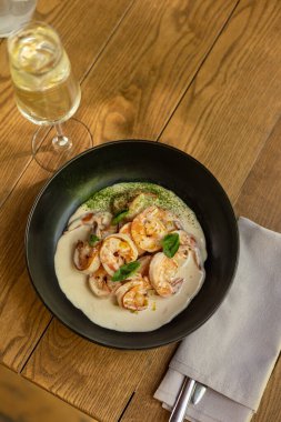 Lezzetli deniz ürünleri ve karides.