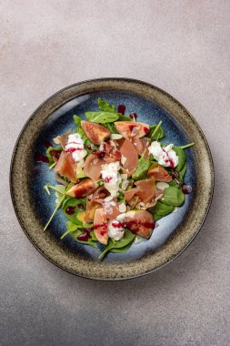 Restoranda nefis salata.