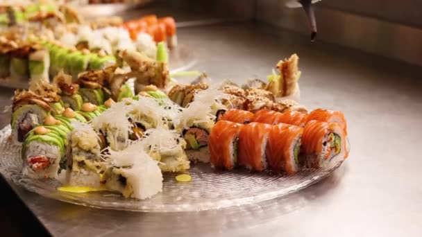 Cocina Japonesa Delicioso Plato Nacional Japonés Rollos Sushi — Vídeo de stock