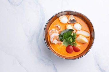 Deniz ürünleri ve bitki çorbası. Kapat.