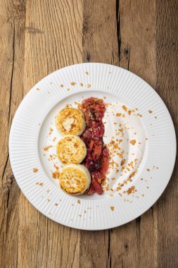 Tabakta nefis peynirli kek tatlısı