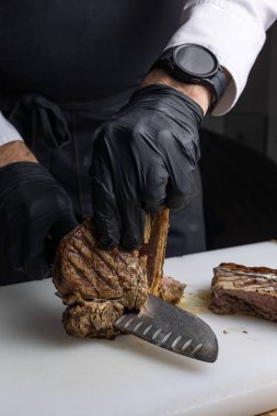 Mükemmel ızgara T-Bone Bifteği. Yakın plan.