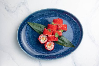 Japon mutfağı. Somon ve havyarlı lezzetli Rolls Royce.