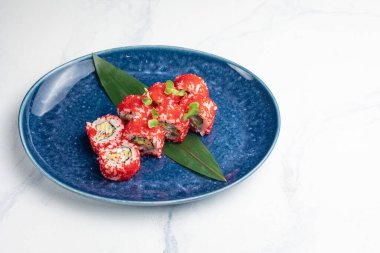 Japon mutfağı. Somon ve havyarlı lezzetli Rolls Royce.