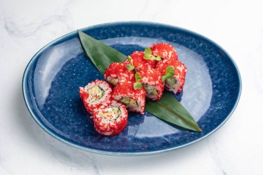 Japon mutfağı. Somon ve havyarlı lezzetli Rolls Royce.