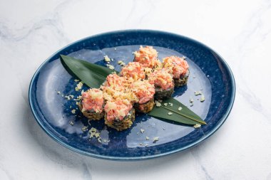 Japon mutfağı. Somonlu kızarmış börek.