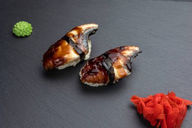 Japon mutfağı. Yılanbalıklı lezzetli suşi.