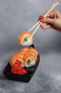 Japon mutfağı. Philadelphia somonlu rulo