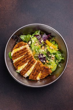 Tavuk, portakal ve roka ile nefis salata.