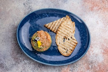 Tabakta taze Tatar. Yakın plan.