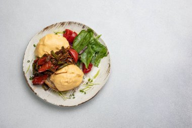 Lezzetli kahvaltı - Kızarmış sebzeli yumurta ve domates