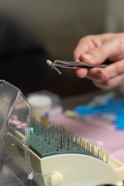 Diş sağlığı kliniği. Dişçinin parlak ofisi.