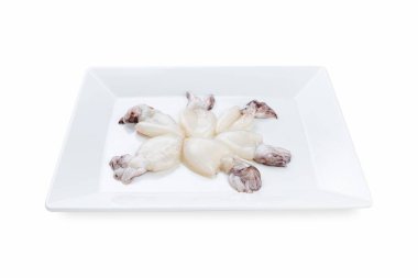 Beyaz tabakta deniz ürünleri. Beyaz arkaplan