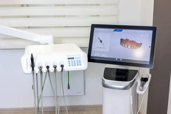 Diş sağlığı kliniği. Dişçinin parlak ofisi.