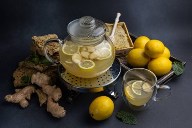 Sıcak demlenmiş çay, yakın plan.