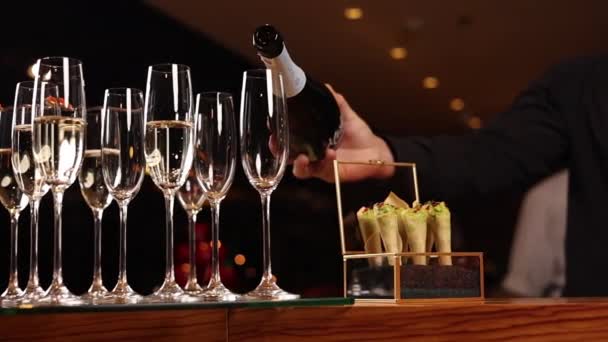 Бармен Шампанське Крупним Планом — стокове відео