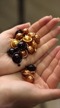 Saç için kozmetik kapsüller. Yakın plan.