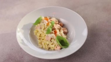 Restoranda nefis bir makarna. Yakın plan. 