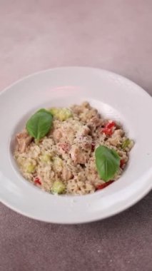 Restoranda nefis risotto var. Kapat.