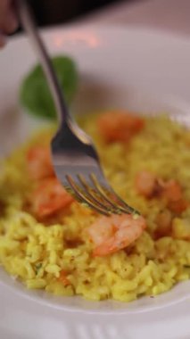 Restoranda nefis risotto var. Kapat.